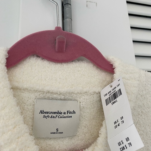 Cozy Cream Abercrombie sweater NEW WITH TAGS - Picture 3 of 4
